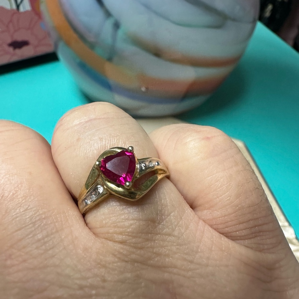 Kay Jewelers Gold Ring with Pink Heart Gemstone